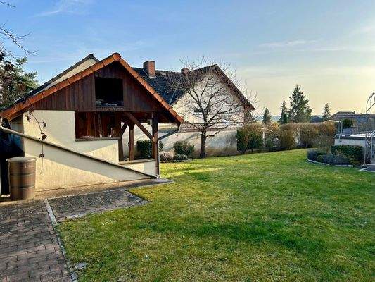 Gartenbereich (massives Nebengebäude)