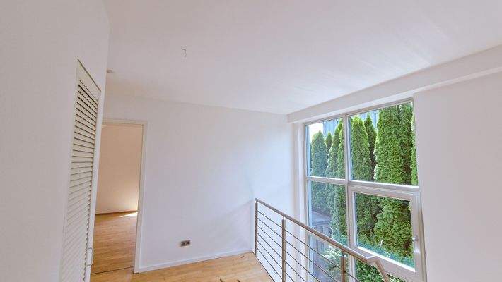 lichtdurchflutete Galerie