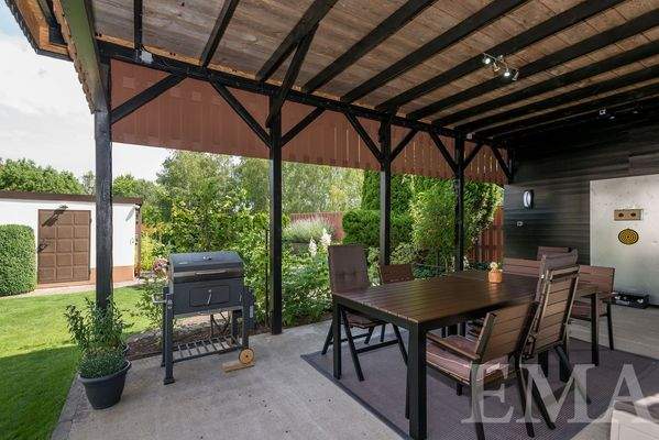 überdachte Terrasse