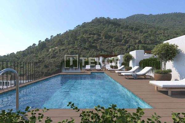 Properties Surrounded by Nature, Close to All Amenities in Benahavís