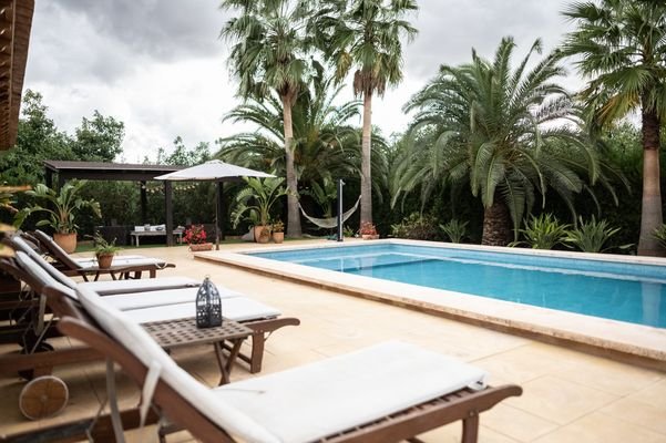 PALMANYOLA-POOL-BBC-AVOCADO-FINCA-GARTEN