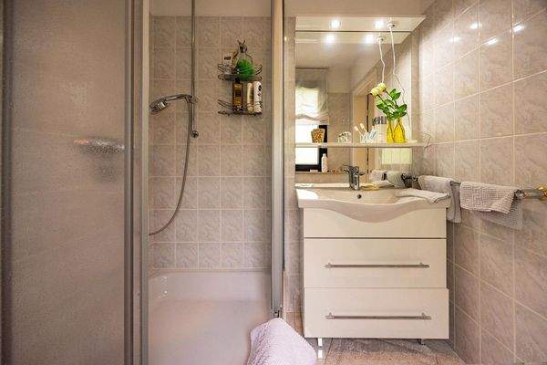 OG. Tageslichtbad 2 mit Dusche