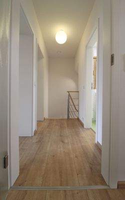 OG Flur zur Treppe ins EG.JPG