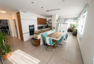 d43e0896-3154-4281-aa97-d831a2348b1b