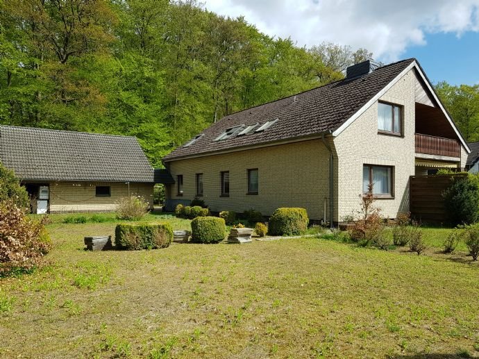 Idyllisch am Waldrand gelegenes Wohnhaus mit großem Garten