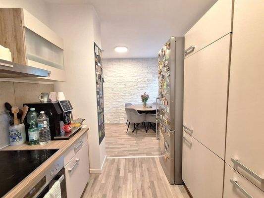 Küche mit Essbereich