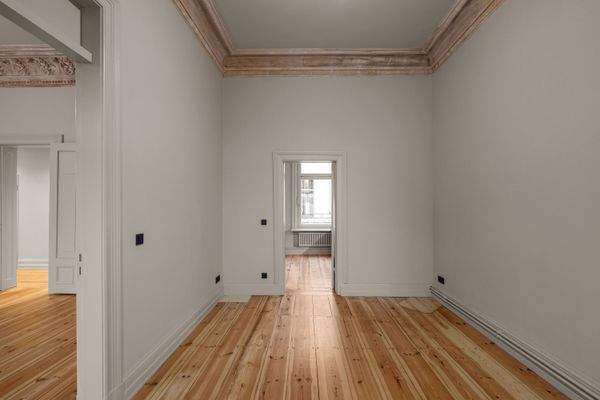 kleines Büro mit Blick zur Küche (baugleich)