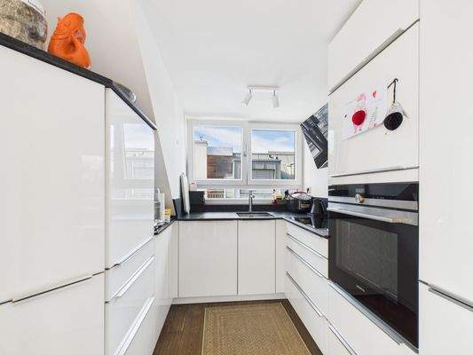 Voll ausgestattete Einbauküche