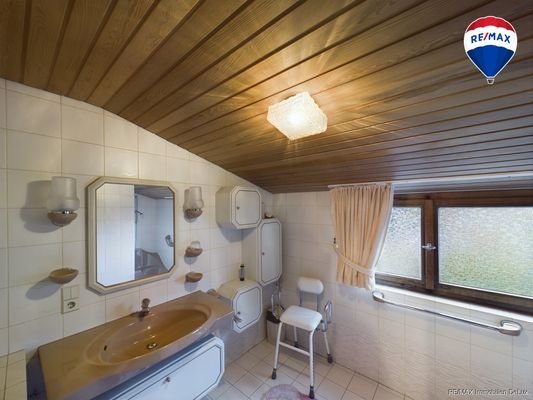 RE/MAX Immobilien DeLux Badezimmer OG