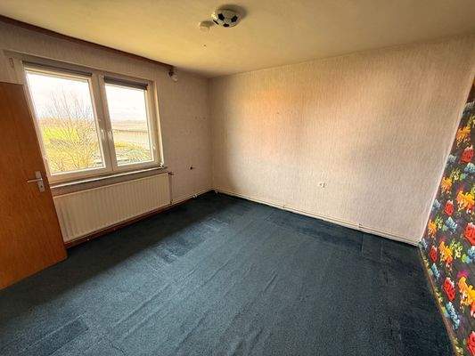 24 Zimmer OG linke Hälfte