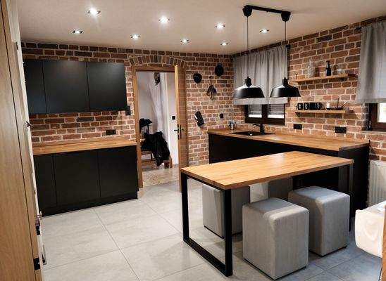 Einrichtungsidee Küche (KI-generiert)