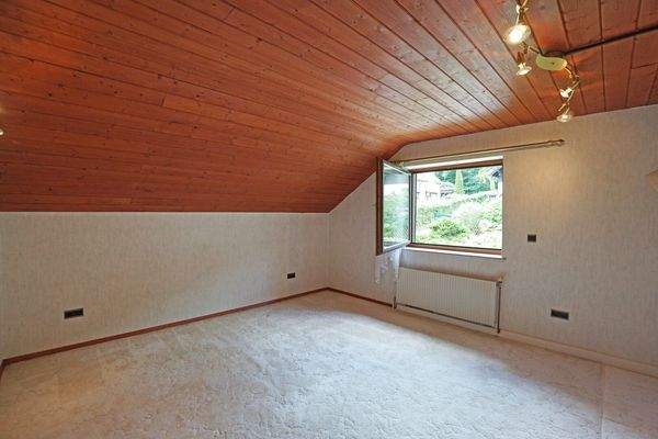 Südwestseitiges Zimmer im Dachgeschoß