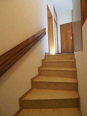 Treppenzugang vom Untergeschoss (UG).jpeg