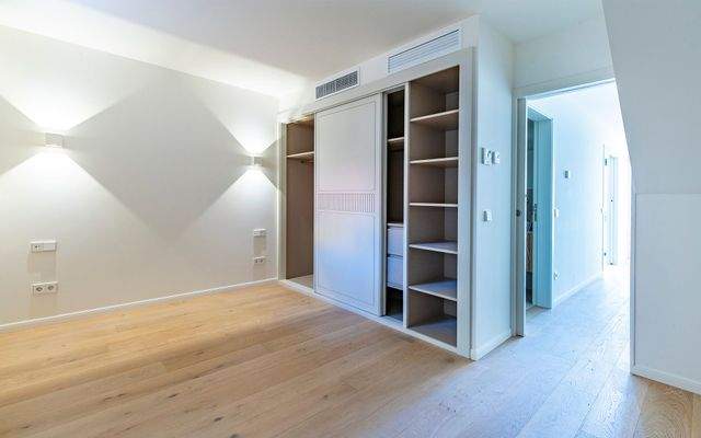 Schlafzimmer mit Einbauchränken