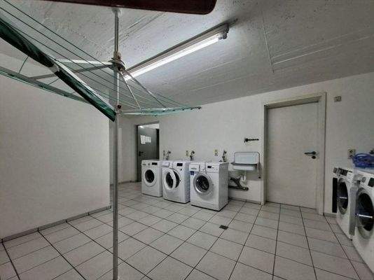 Der großzügige Wasch- und Trockenkeller