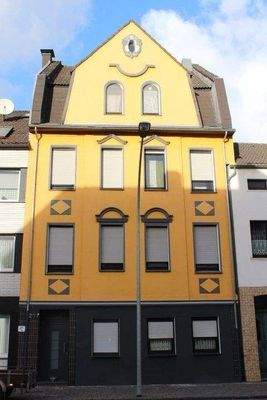 Hausfront Straßenseite