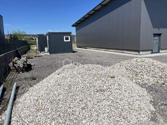 Freifläche Blick WC - Container, Bürocontainer