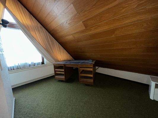 Atelier-/Bibliothek Spitzboden 