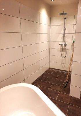 Geräumige 2-Personen-Dusche