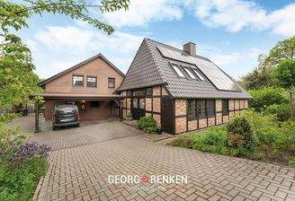 Einfahrt, Carport 2 und Eingang Haupthaus