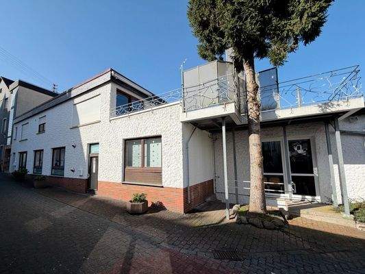 Straßenfront Gewerbeteil