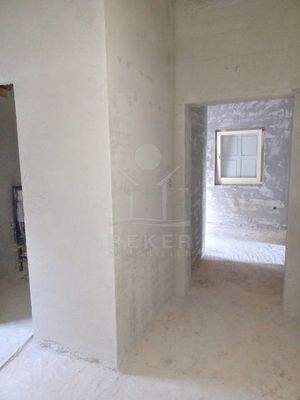 Zwei voll ausgestattete Wohnungen mit separaten Eingängen