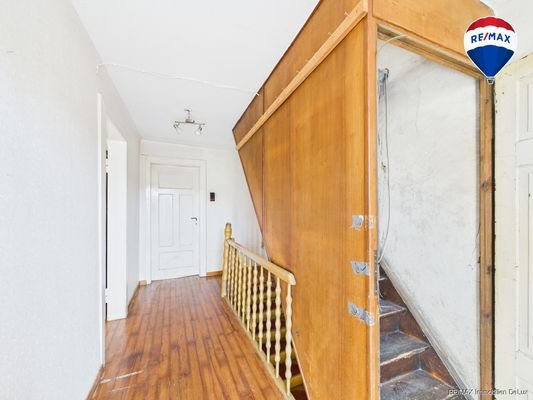 Remax Immobilien DeLux Wadern / Bardenbach Flur Obergeschoss