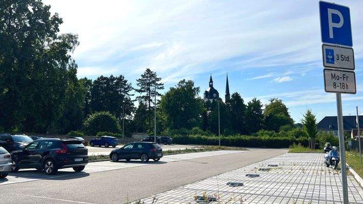 öffentlicher Parkplatz