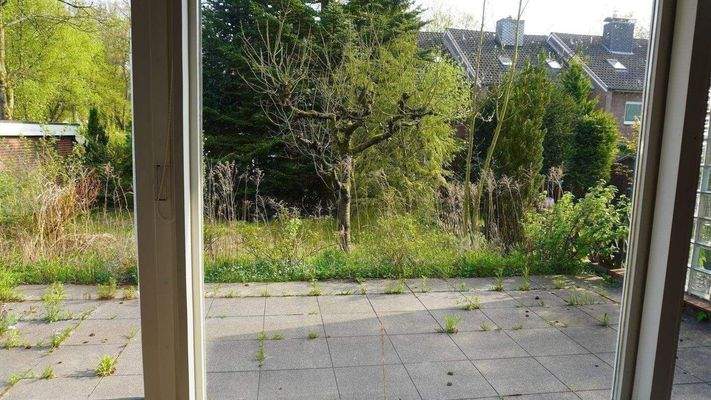 Wohnzimmer mit Blick in den Garten