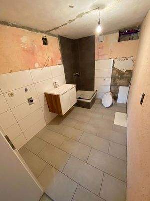 Duschbad UG links.jpg