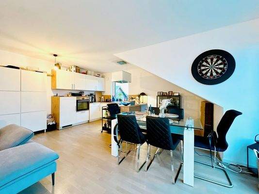 Essbereich mit Blick zur Küche