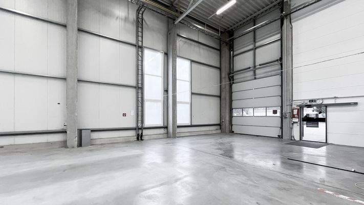 Einfahrtsbereich + Eingangstür