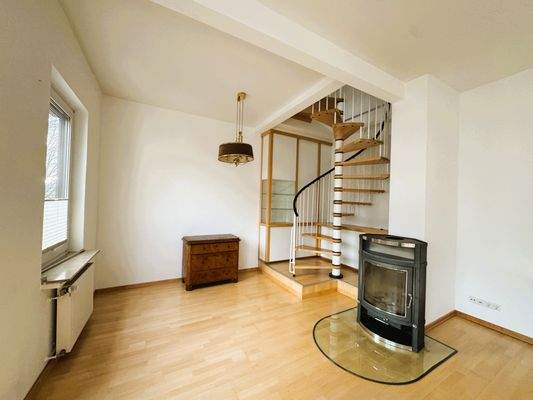 1.OG Wohnzimmer 2.JPG