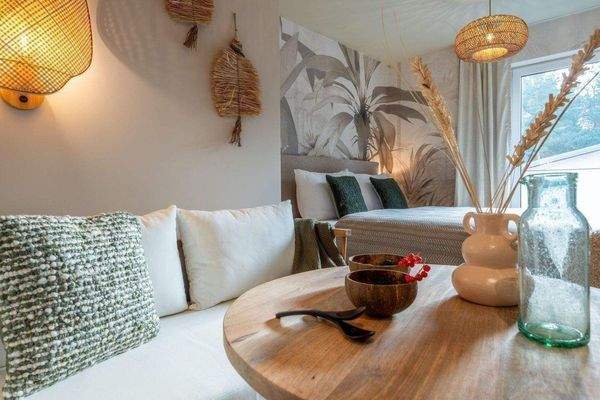 Wohnzimmer- und Esstisch