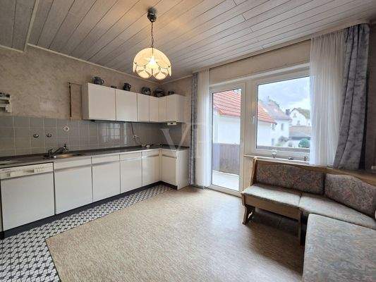 Wohnküche OG Nebenhaus mit Zugang zum Balkon