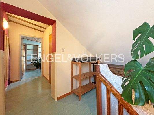 DG Flur mit Zugang zu den Schlafzimmern