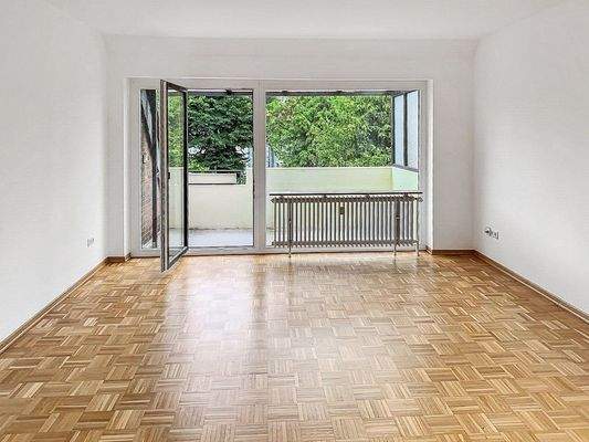 Musterwohnzimmer mit Balkon