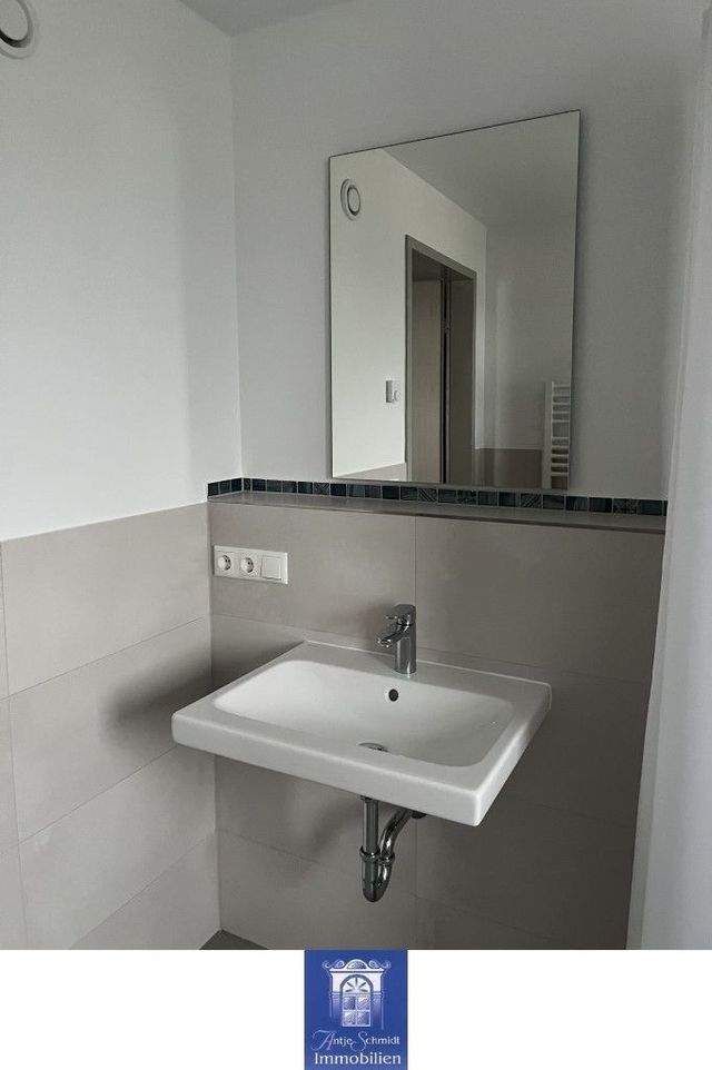 Willkommen im modernen Erstbezug! Perfekter Zuschnitt, EBK, schöner Balkon und Lift! - Foto 2