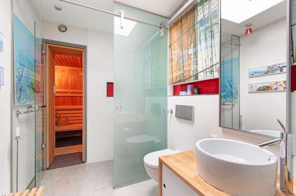 Attraktives Duschbad mit bodengleicher Dusche 