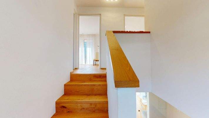 DE | Neuwertige 4-Zimmer-Maisonette in Rabland! 165 m² Garten, 2 Terrassen, Balkon, vollmöbliert, 3 Parkplätze – jetzt besichtigen! IT | Duplex 4 locali come nuovo a Rablà! Giardino 165 m², 2 terrazze, balcone, arredato, 3 posti auto – visita ora! EN | Li