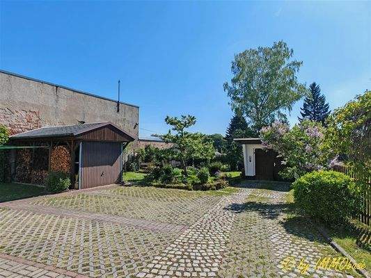 Stellplätze, Carport und Garage