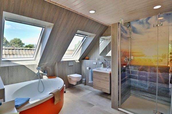 Dusch- und Wannenbad DG