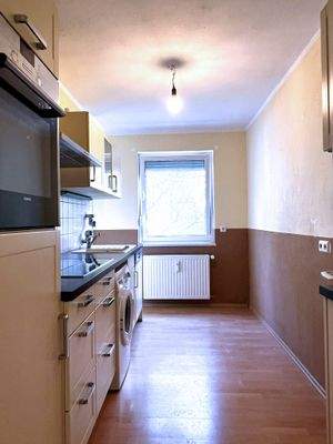 Küche mit Einbauküche