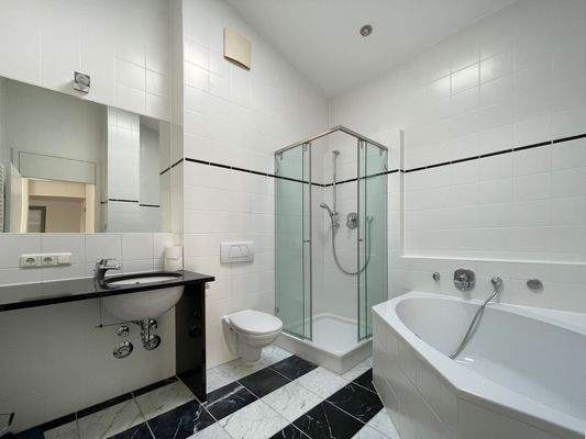 Das helle Badezimmer