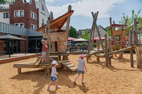 Kinder auf Spielplatz I