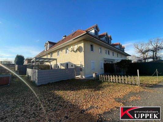 Garten + Stellplatz davor