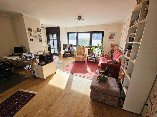 großzügiges Arbeits- / Kinder- / Gästezimmer 