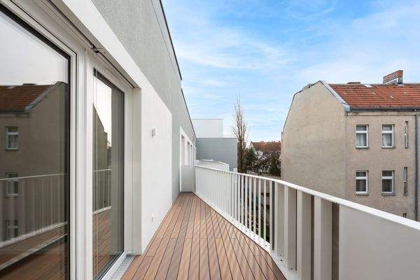 Neuer, moderner Balkon