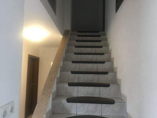 Treppe gefliest zum OG