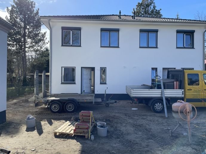 Erstbezug Schöne 4-Zimmer-Doppelhauhälfte in ruhiger